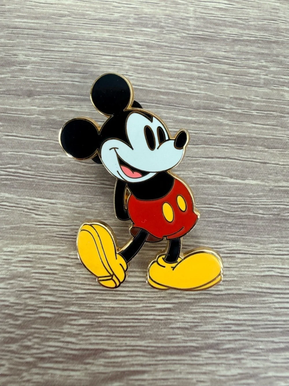 Disney Mickey Mouse Official Pin Trading 2008 Authentic Enamel Pin Core Classic